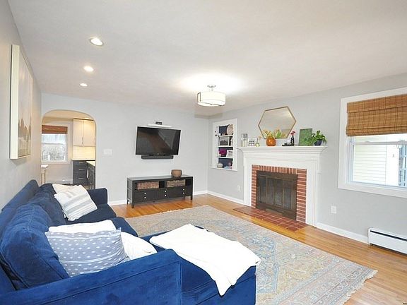 5th image of 14 Grandview Dr