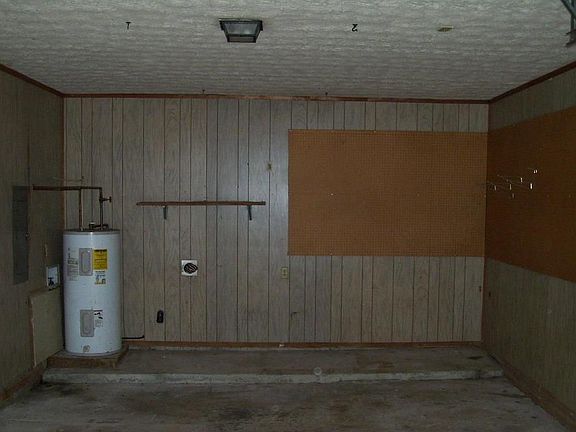5th image of 820 Waterside Dr SE