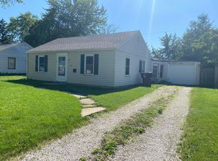 2931 N Village Dr, Peoria, IL 61604