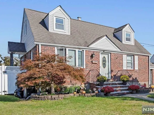 127 Hamilton Ave, Elmwood Park, NJ 07407