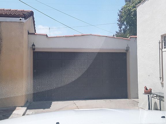 3rd image of 2511 Cedar Ave