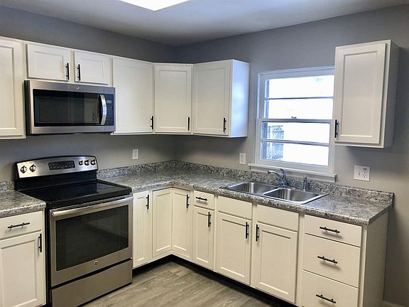 4th image of 407 Brightwood Dr
