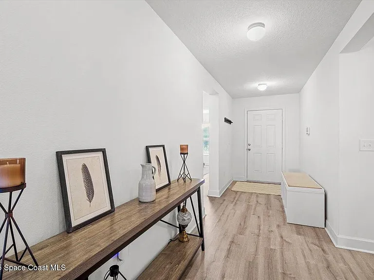 527 Glaspell Cir SE — Photo 8