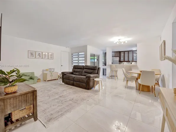 9255 SW 125th Ave APT 108R, Miami, FL 33186