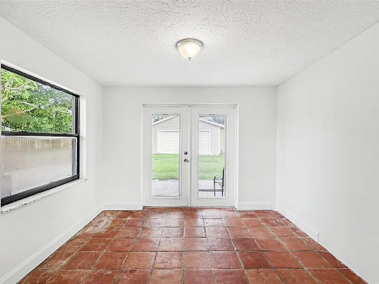 913 Lytle St SW — Photo 6