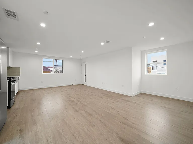 171 S Hoover St — Photo 33