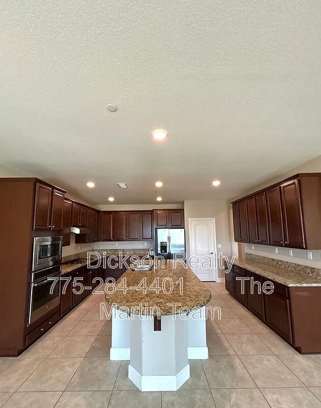 3 bed, 2.5 bath, 2616 sqft, $3,100 — Photo 2