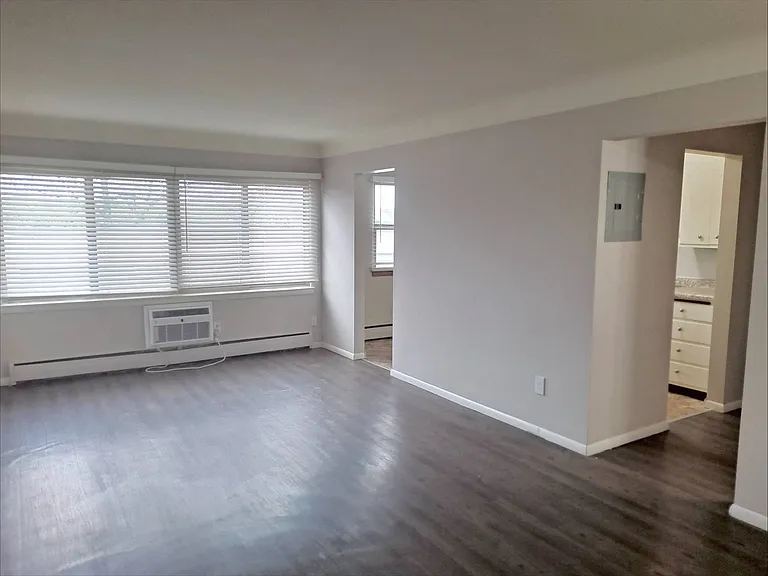 English Conway Place — Photo 45