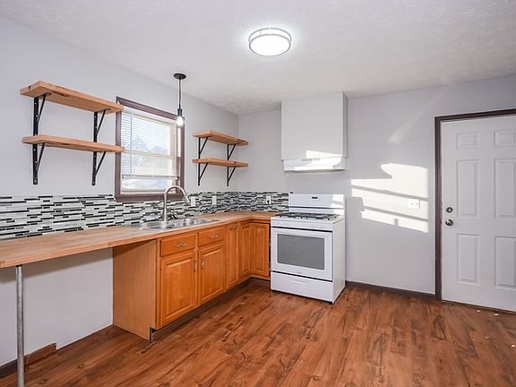 3rd image of 416 Palomino Ct