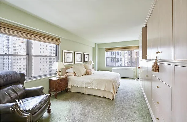 Sold by Warburg | media 22