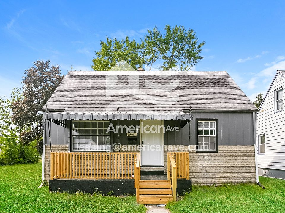 1836224_001_front_view_12763965.jpg