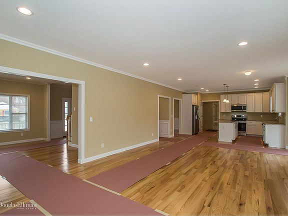 4th image of 101 McGaw Ave