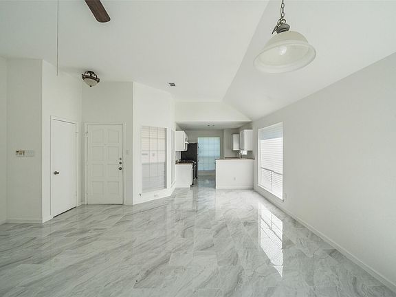 3rd image of 21067 Southern Colony Ct