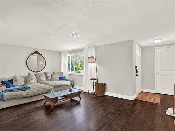 3rd image of 7700 BAYLEAF DRIVE
