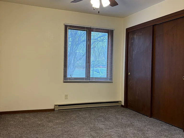 Immaculate Updated 1 Bedroom with 1 Bath — Photo 18