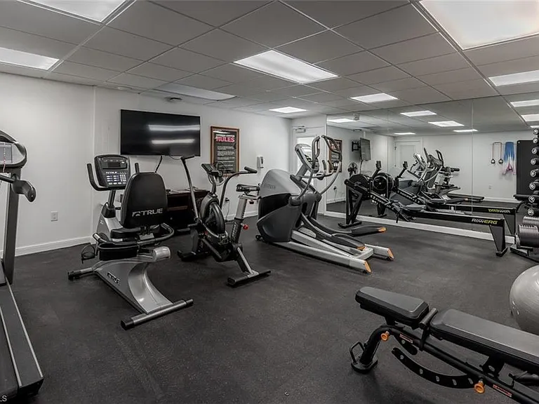 3450 Gulf Shore Blvd N #210 — Photo 32