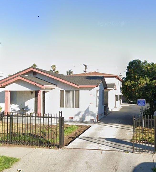 1st image of 931 W 65th St