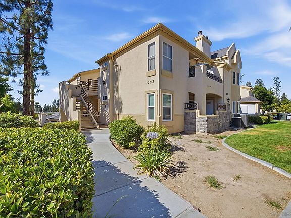 4th image of 2055 Lakeridge Cir Unit 301