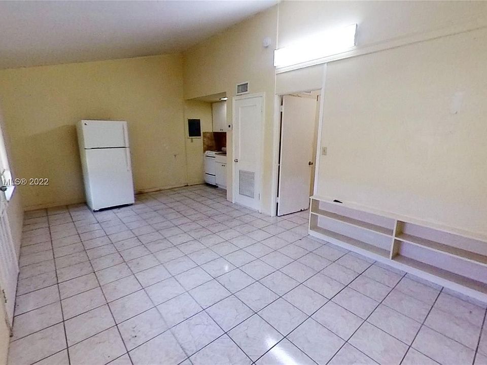 2nd image of 840 SW 7th St #846