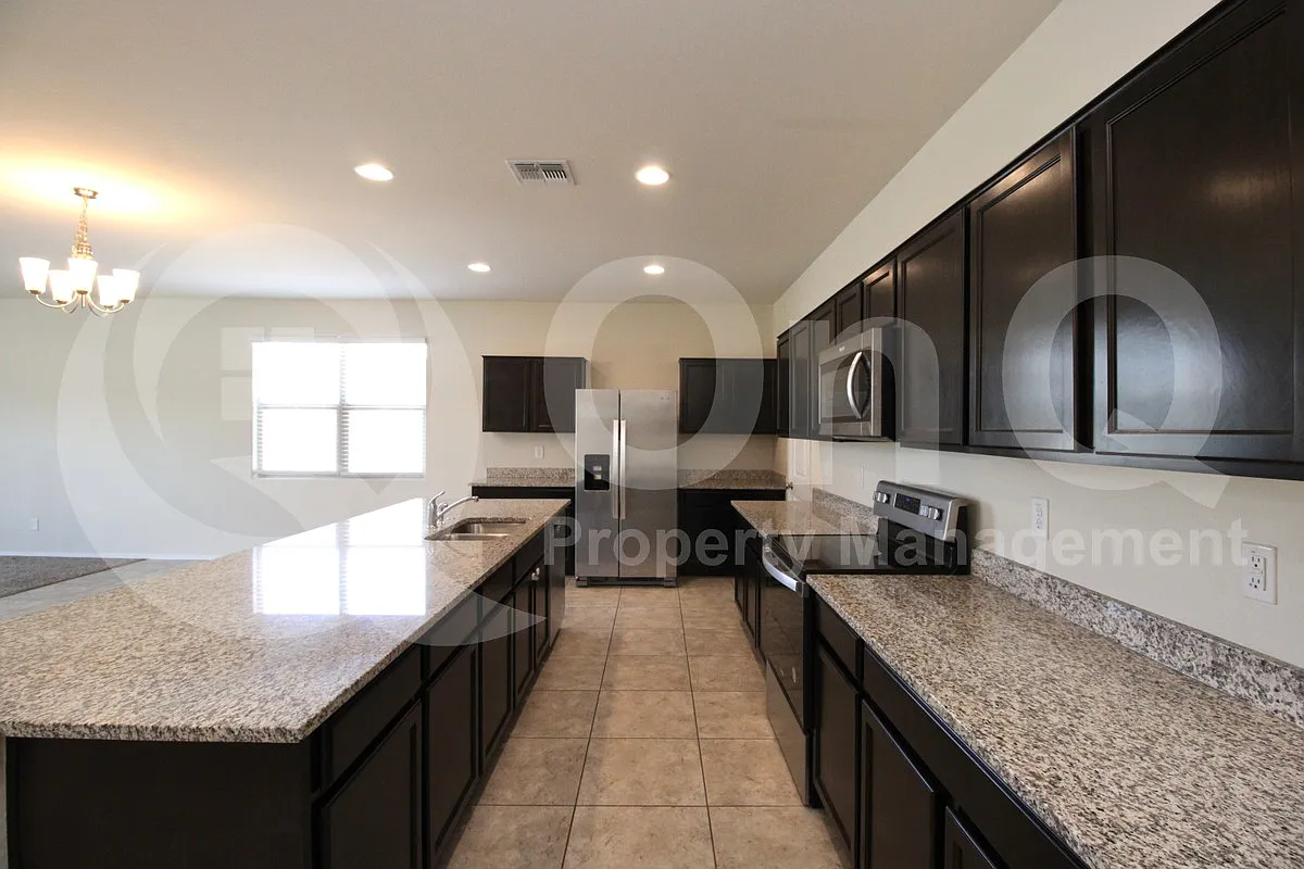 3 bed, 2.0 bath, 1887 sqft, $1,899 — Photo 3