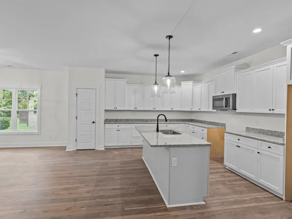 813 Bluebird Dr, New Bern, NC 28560