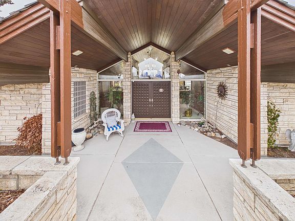 2nd image of 35 Van Engelen Rd