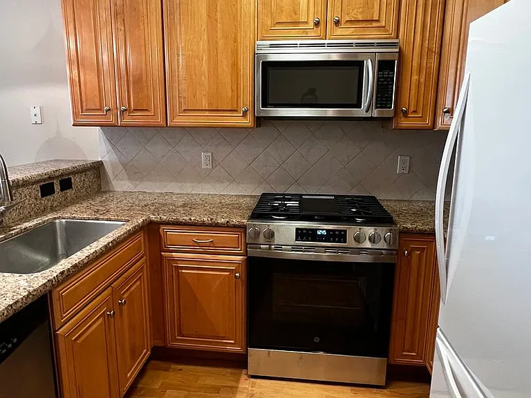 300 Laguna Honda Blvd — Photo 27