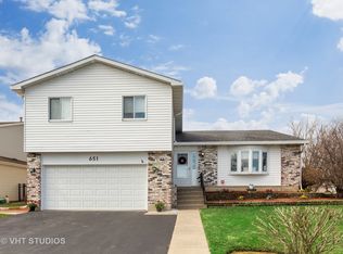 651 Hiawatha Dr, Carol Stream, IL 60188