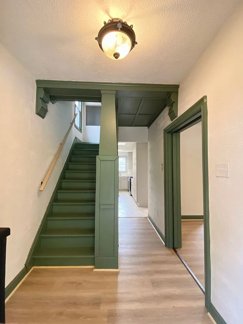 3 Bed/1 Bath Home in Beechview with Bonus Room-Convenient to Downtown! Available October! — Photo 3