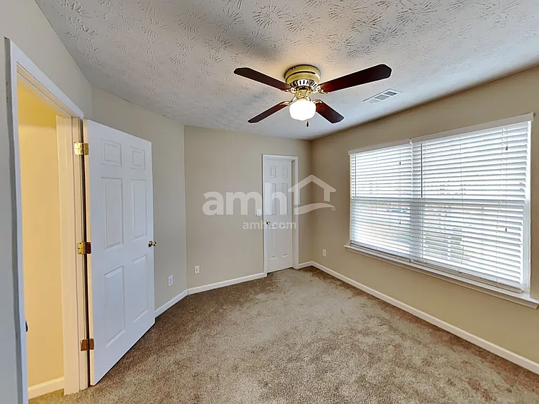 930 W Oaks Dr — Photo 14