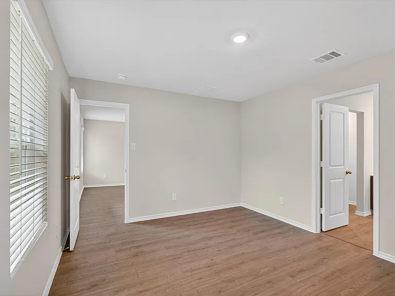 1413 Brook Ln — Photo 16