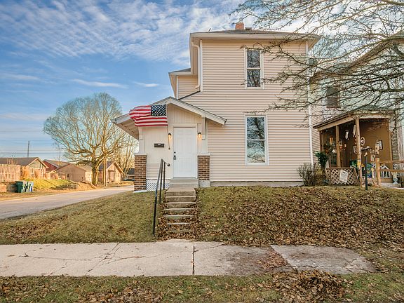 2nd image of 1301 W Powers St