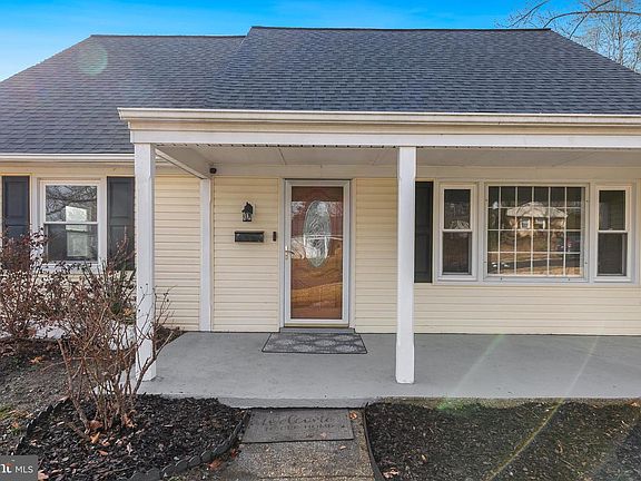 3rd image of 4906 Ridgeview Ln