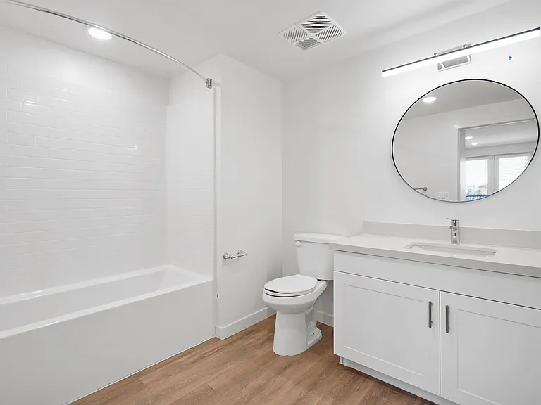 14541 Gilmore St Apartments — Photo 38