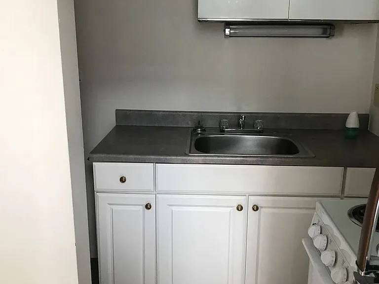 254 W 9th St — Photo 5