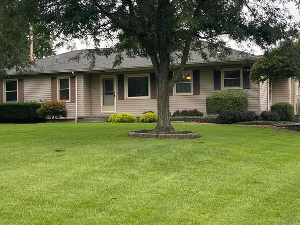 808 Kelley Dr, Wapakoneta, OH 45895