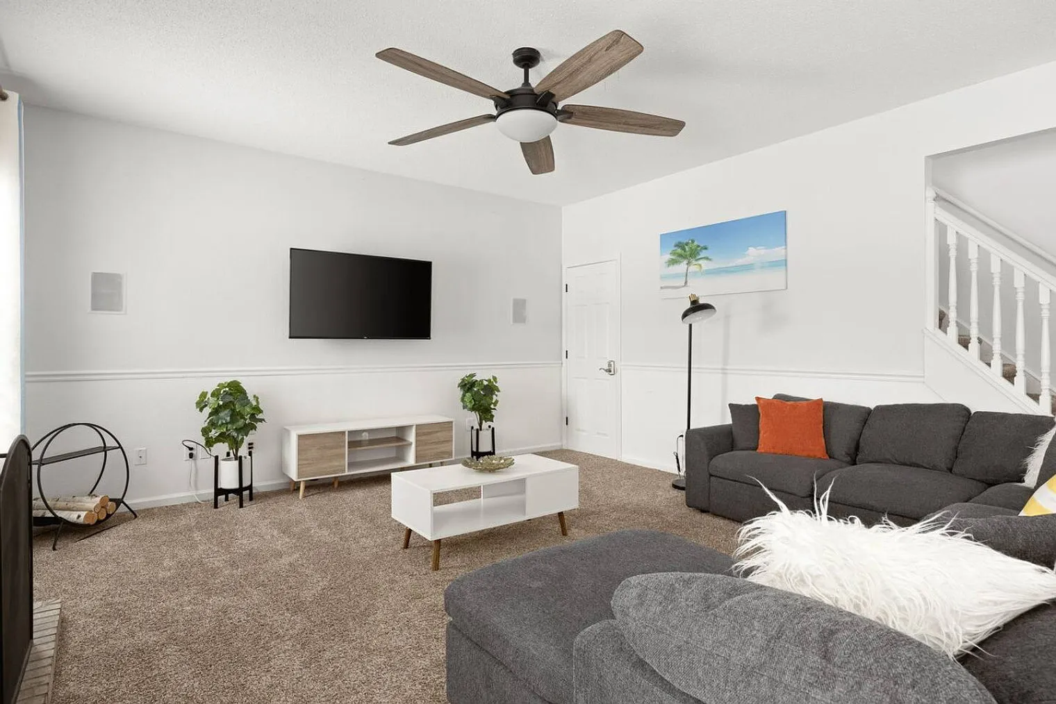 5 bed, 2.0 bath, 2798 sqft, $5,638 — Photo 2