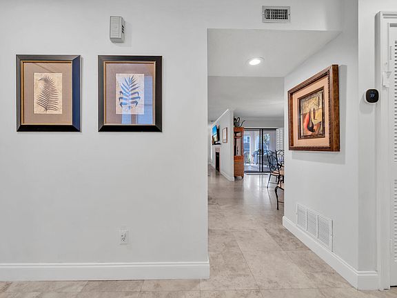 4th image of 20 Forest Hills Ln #20F