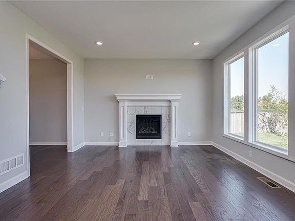 3rd image of 118 SE Ayden Ln