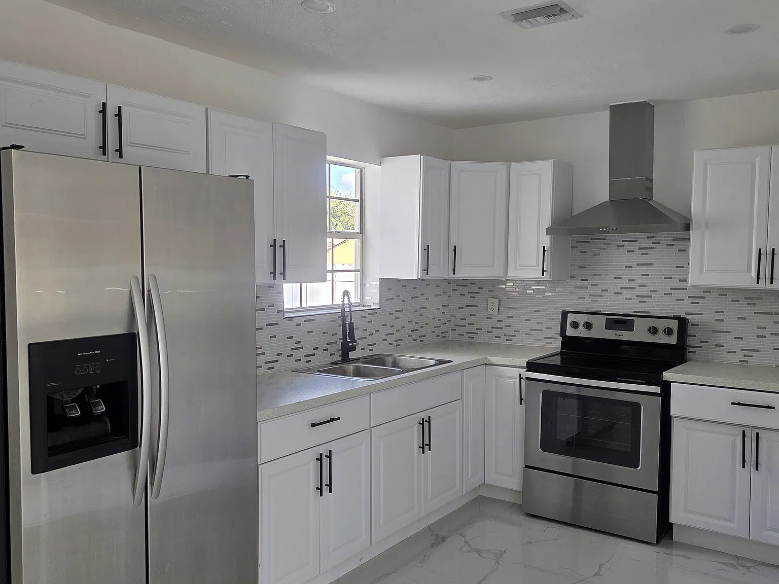 2 bed, 1350 sqft, $3,000 — Photo 3
