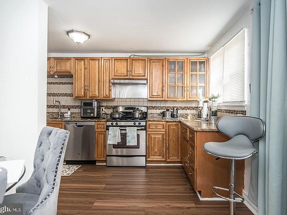 5th image of 2237 Knorr St