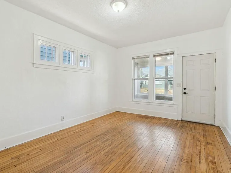 2405 Grand St NE #1 — Photo 4