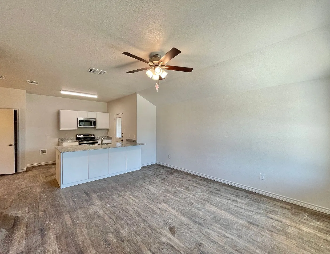 1704 Clovis — Photo 3