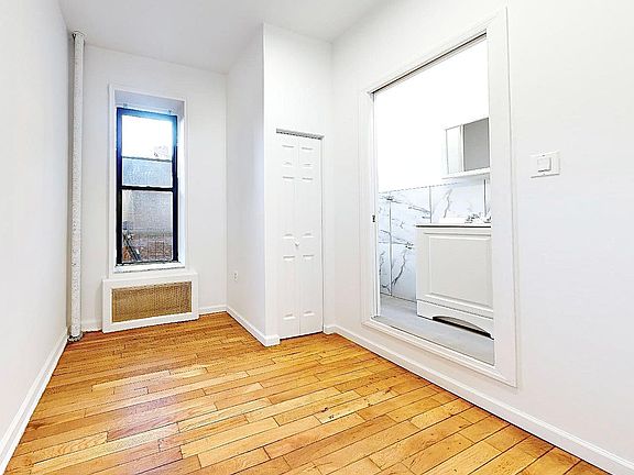 5th image of 153 Norfolk St APT 5H