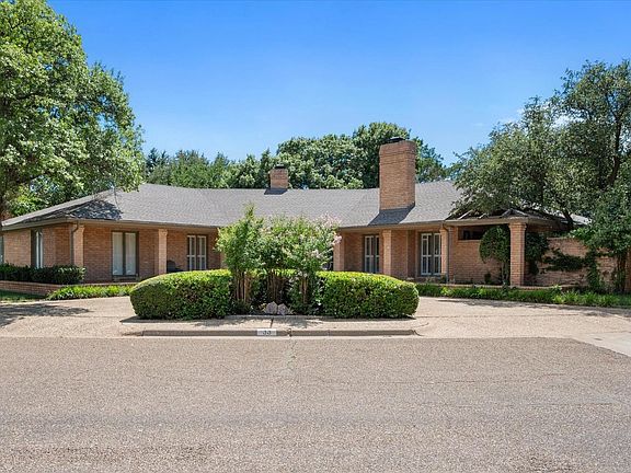 2nd image of 33 Brentwood Cir