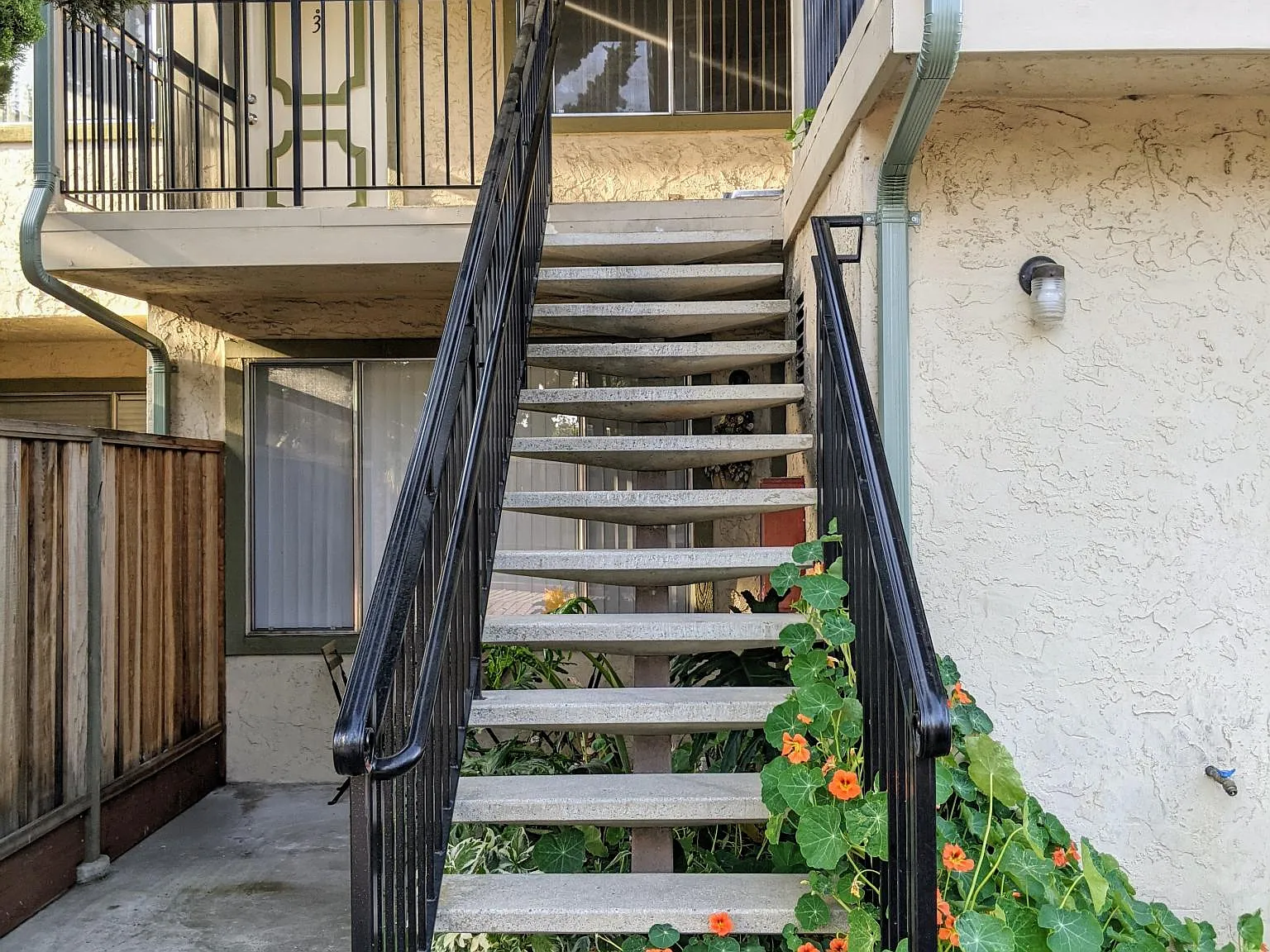 1576 Tenaka Pl — Photo 2