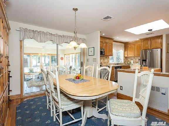 5th image of 24 Harwood Dr