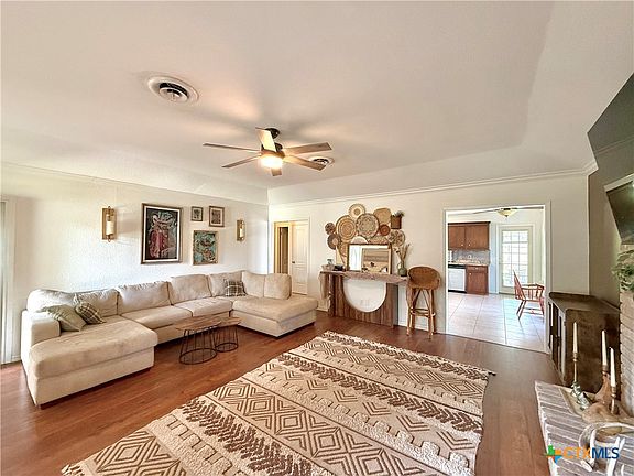 3rd image of 505 Camelot Dr