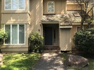 533 Rondaxe Ln, Long Pond, PA 18334