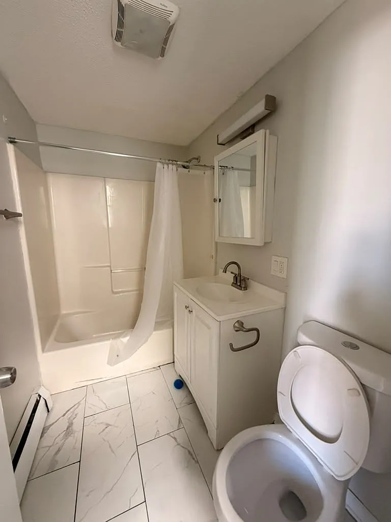 3 bed, $2,000 — Photo 3